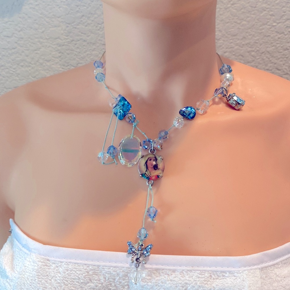 Otazu blue and clear crystals .